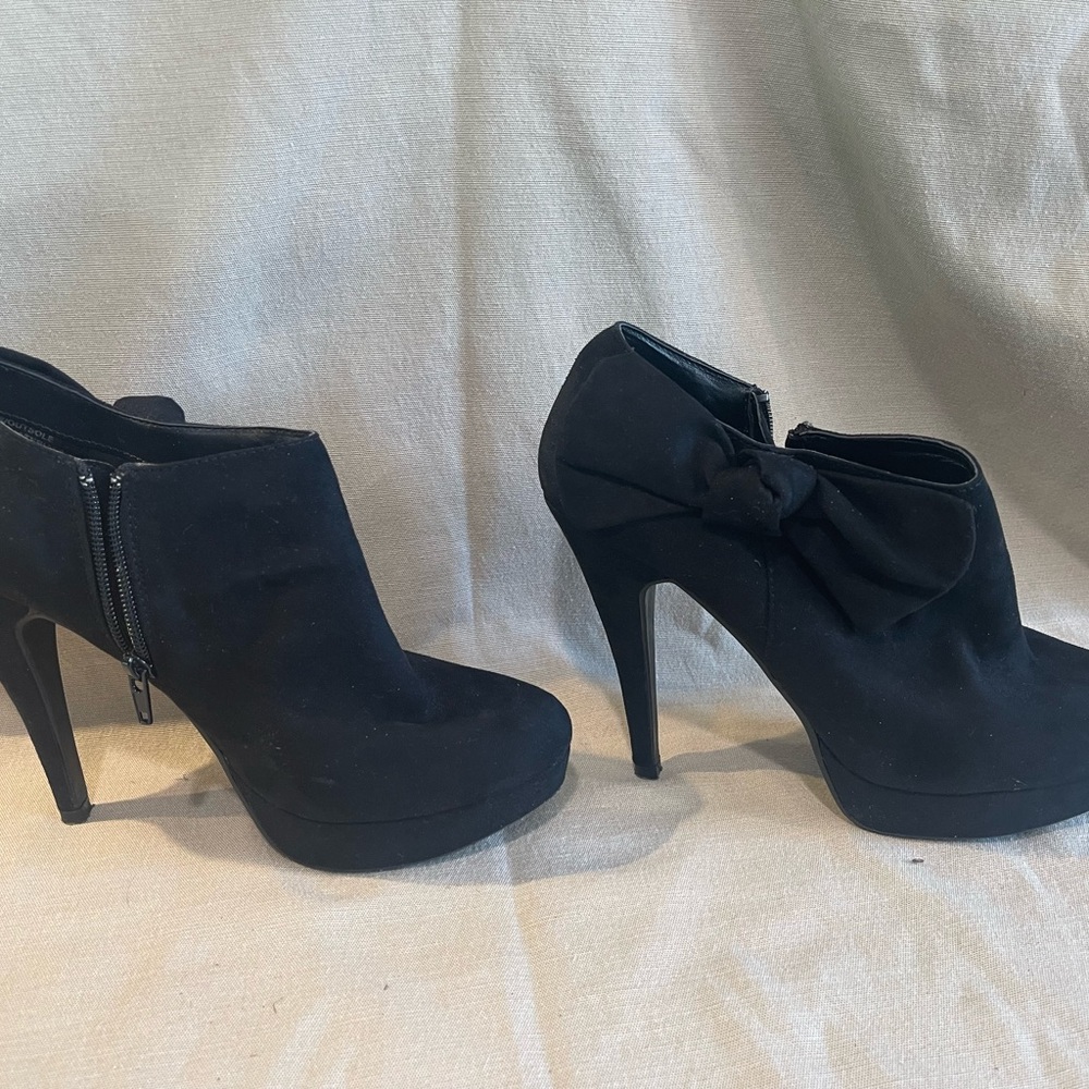 Black low boots size 9